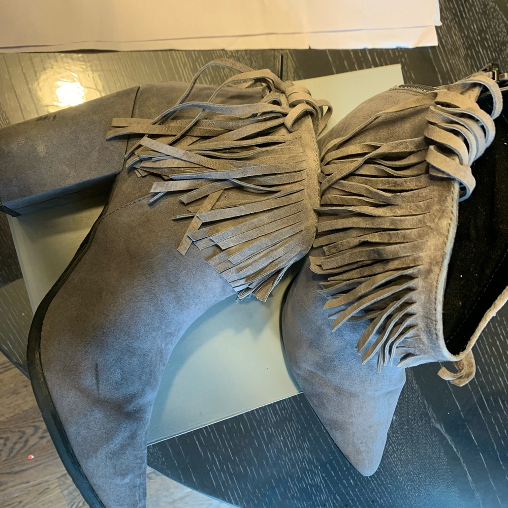 KENNETH COLE Pull ashore fringe bootie
